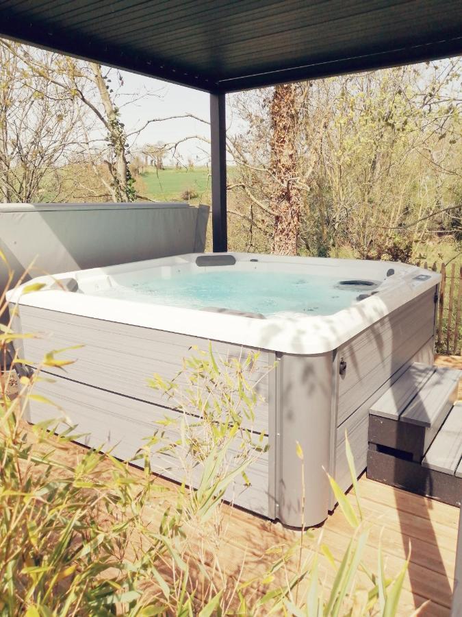 Le Domaine De Pivette Chambre Climatisee Et Insolite Avec Terrasse Privative Avranches Exterior photo