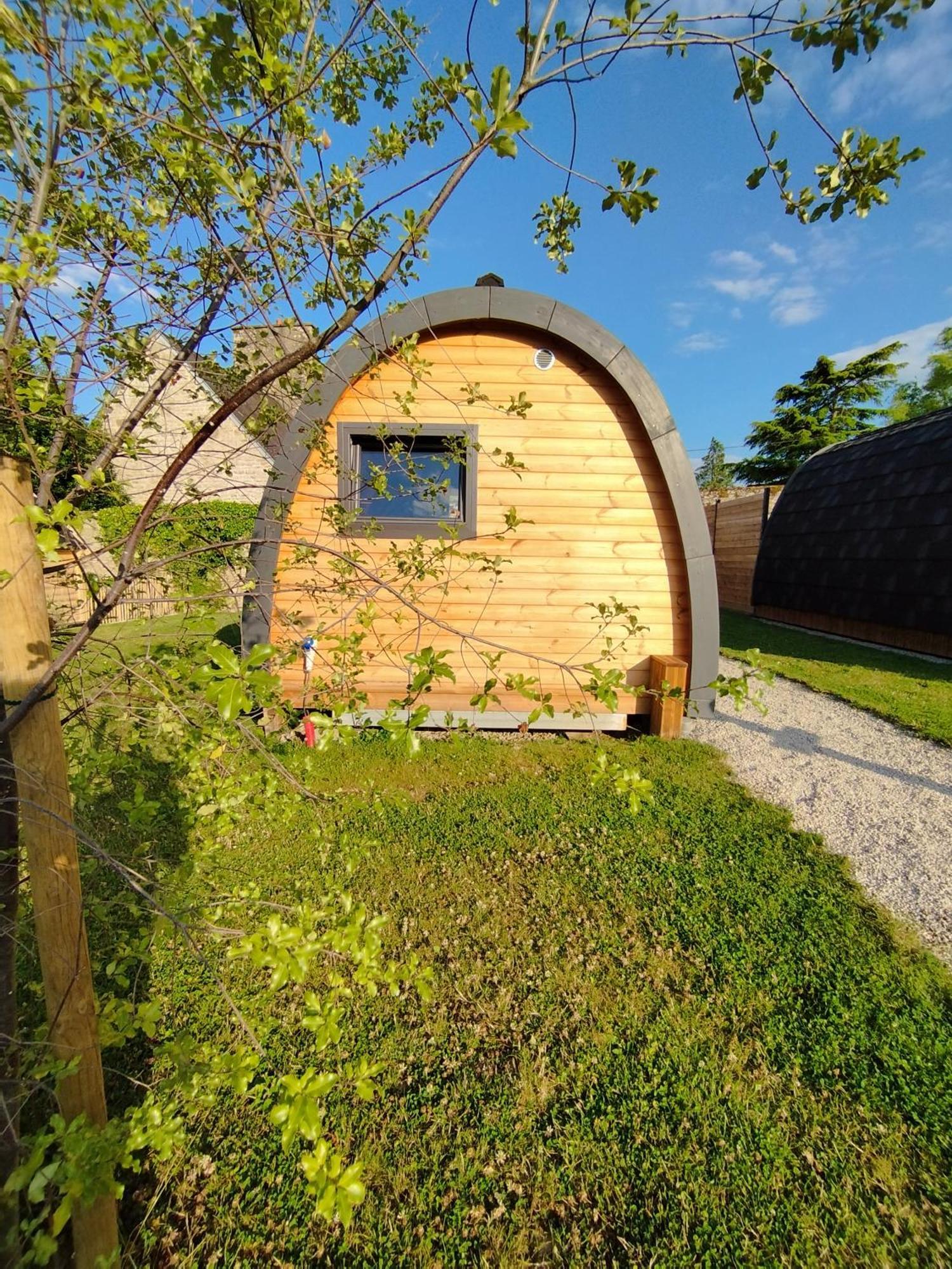 Le Domaine De Pivette Chambre Climatisee Et Insolite Avec Terrasse Privative Avranches Exterior photo